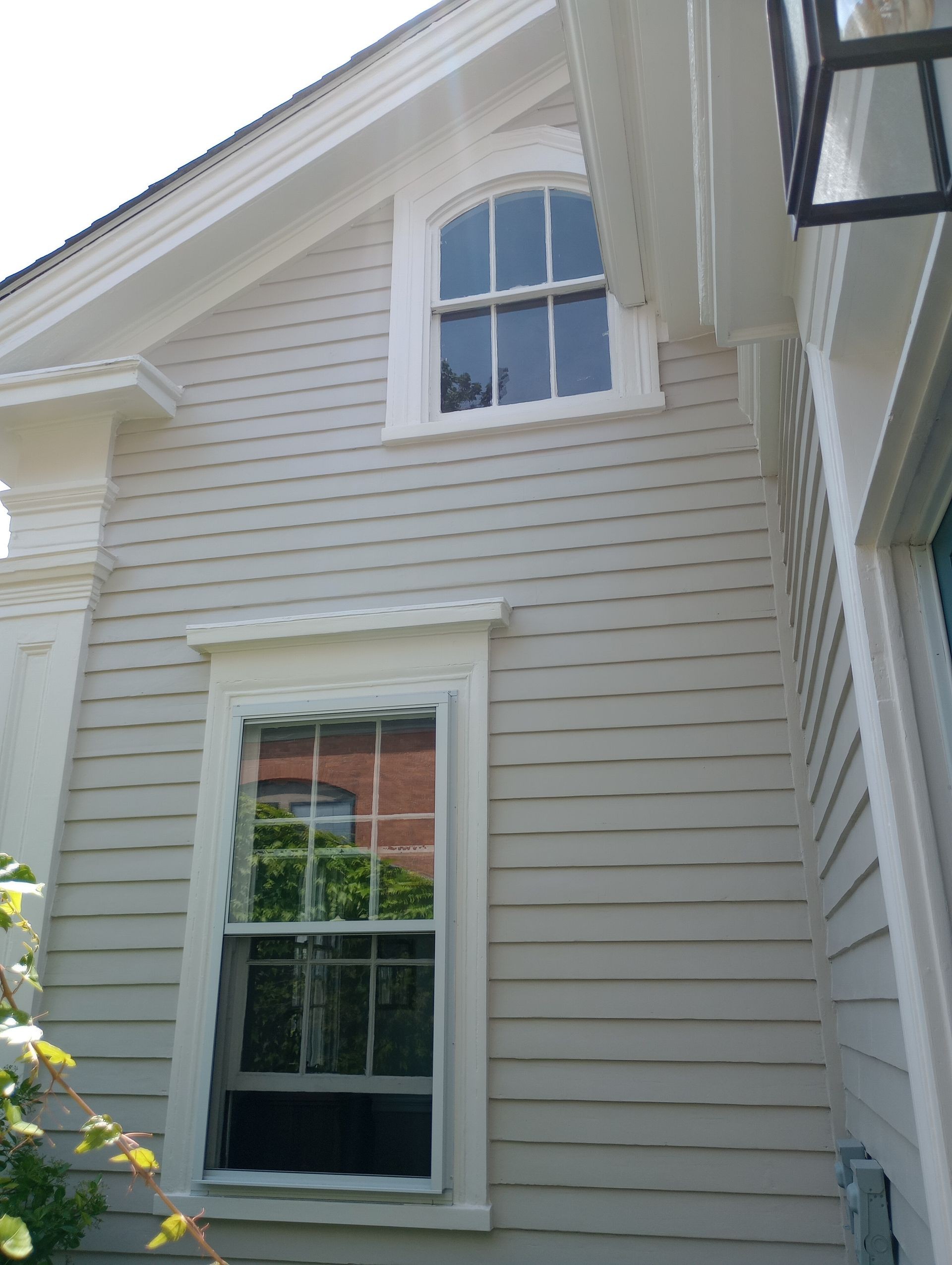 Freshly painted coastal home siding in South County Rhode Island